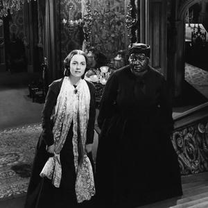 轮奸大奶骚货在线视频
