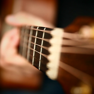 轮奸大奶骚货在线视频
